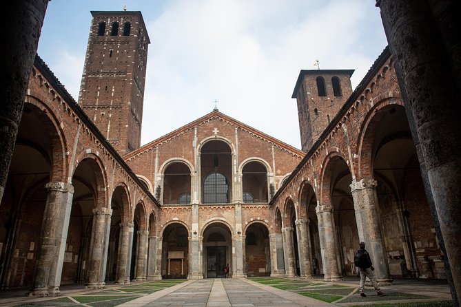 Milan Hop-On Hop-Off Bus Tour with Four Routes - Line A (Red): Duomo, Castello Sforzesco, and La Scala in One Loop