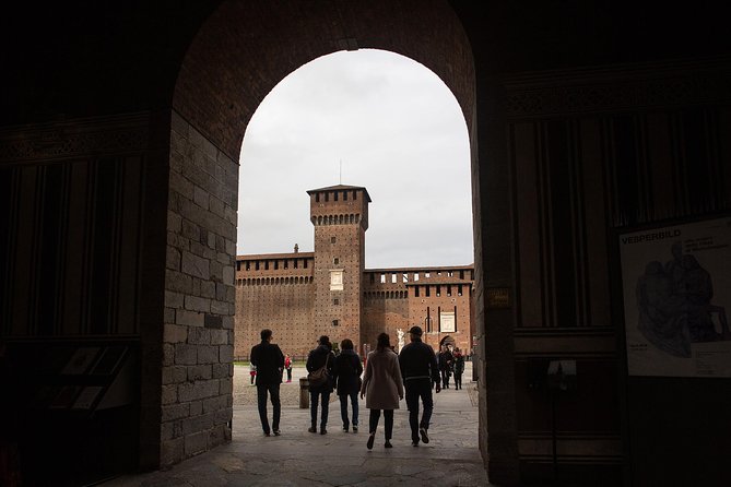 Milan Hop-On Hop-Off Bus Tour with Four Routes - Line B (Blue): Palazzo Lombardia, Porta Venezia, and the Last Supper Stop