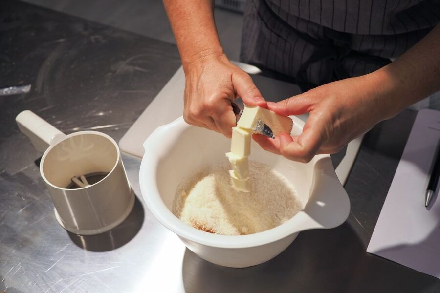 Milan: Italian Cooking Class with Food and Wine - Your 3-hour kitchen rhythm: snacks, cooking, then a shared meal