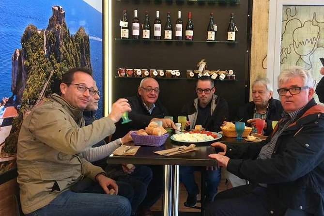 Milan : ITALIAN FOOD TOUR - 3h - Start at the Duomo: cannoncini, coffee, and context