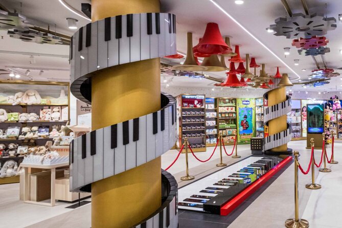 Milan Kids Tour: Duomo Rooftop, Gelato Tasting & Leonardo Museum - F.A.O Schwarz Milan: Private Toy Store Time and a Personal Gift