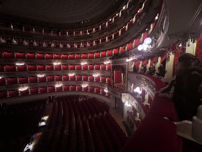 Milan: La Scala Theatre Skip-the-line Guided Tour - La Scala auditorium: the chandelier and the neoclassical feel
