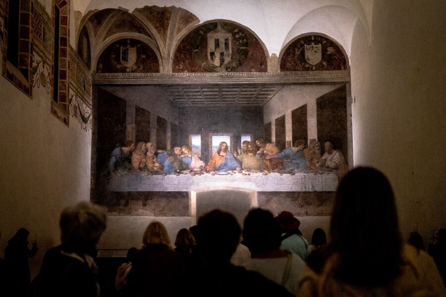 Milan: Last Supper Entrance Ticket and Guided Tour - The square photo stop: get your bearings fast