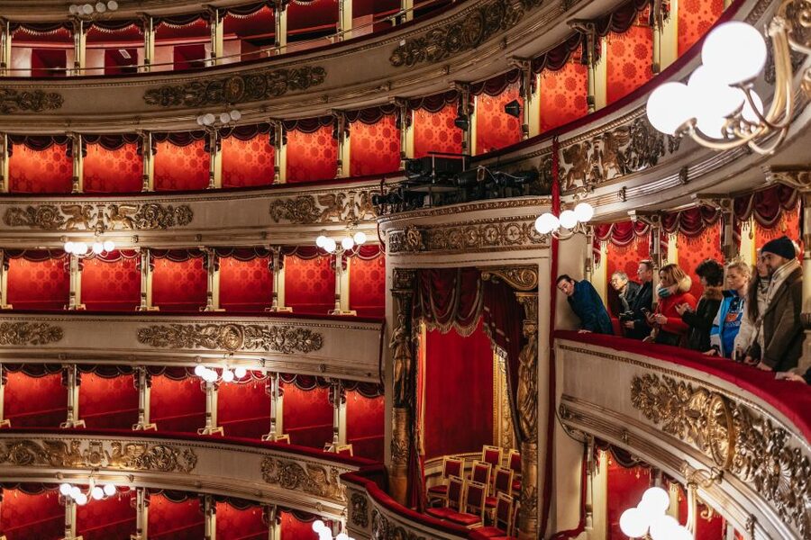 Milan: "Museo Teatrale Alla Scala" Guided Tour - Meeting point, headsets, and how the tour actually starts