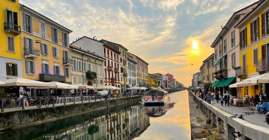 Milan: Navigli Canal Boat Cruise - Boarding at Alzaia Naviglio Grande, 4 and the QR audio setup that drives the experience