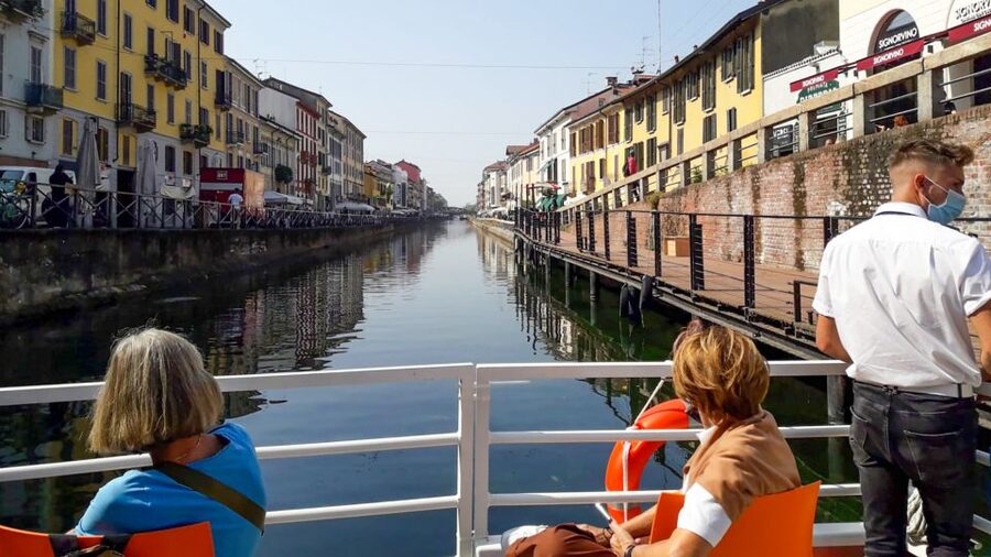 Milan: Navigli District Canal Boat Tour with Aperitivo - Aperitivo onboard: what the drink and finger food feel like