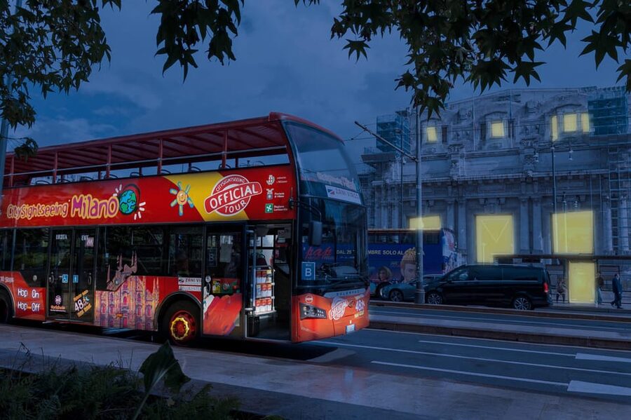 Milan: Night Tour by Bus - Teatro alla Scala and Brera: A Culture Pass-Through