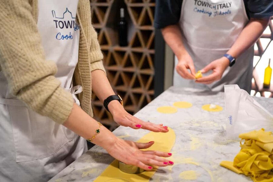 Milan: Pasta Class with Gelato or Tiramisù & Unlimited Wine - Who should book (and who should skip)