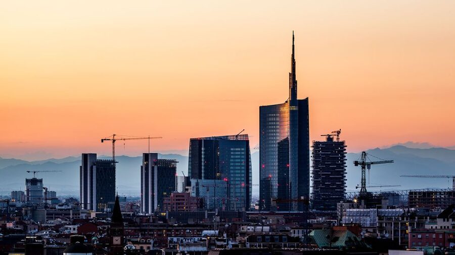 Milan: Piazza Gae Aulenti and Pelli Tower Walking Tour - Corso Como: a fashion street that also explains Milan’s current rhythm