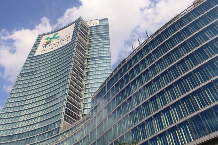 Milan: Piazza Gae Aulenti and Pelli Tower Walking Tour - Eataly in the former Teatro Smeraldo: your tasting and aperitivo option