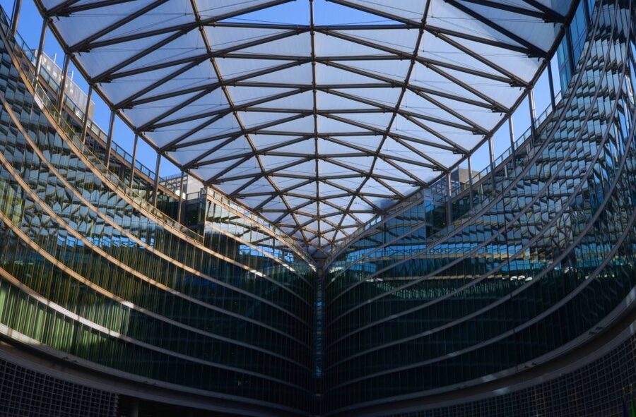 Milan: Piazza Gae Aulenti and Pelli Tower Walking Tour - The guide is the secret sauce (Mrs Laura Serena gets praise)