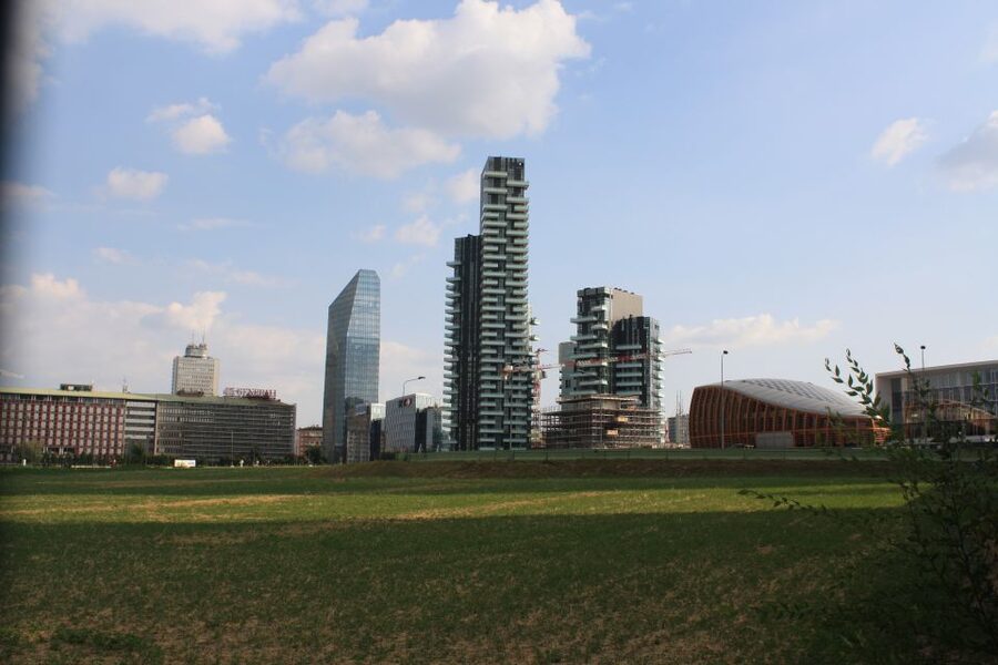 Milan: Piazza Gae Aulenti and Pelli Tower Walking Tour - Timing, walking comfort, and who this tour fits