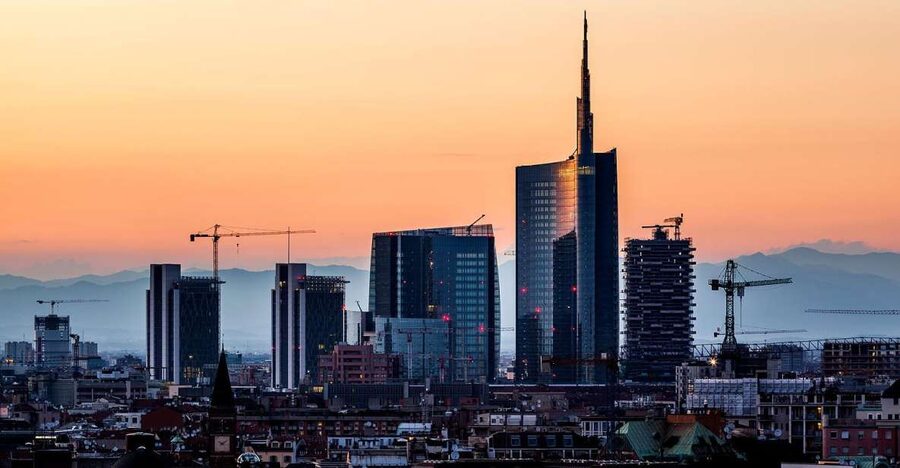 Milan: Piazza Gae Aulenti and Pelli Tower Walking Tour - Piazza Gae Aulenti under the Pelli Tower: where the views click