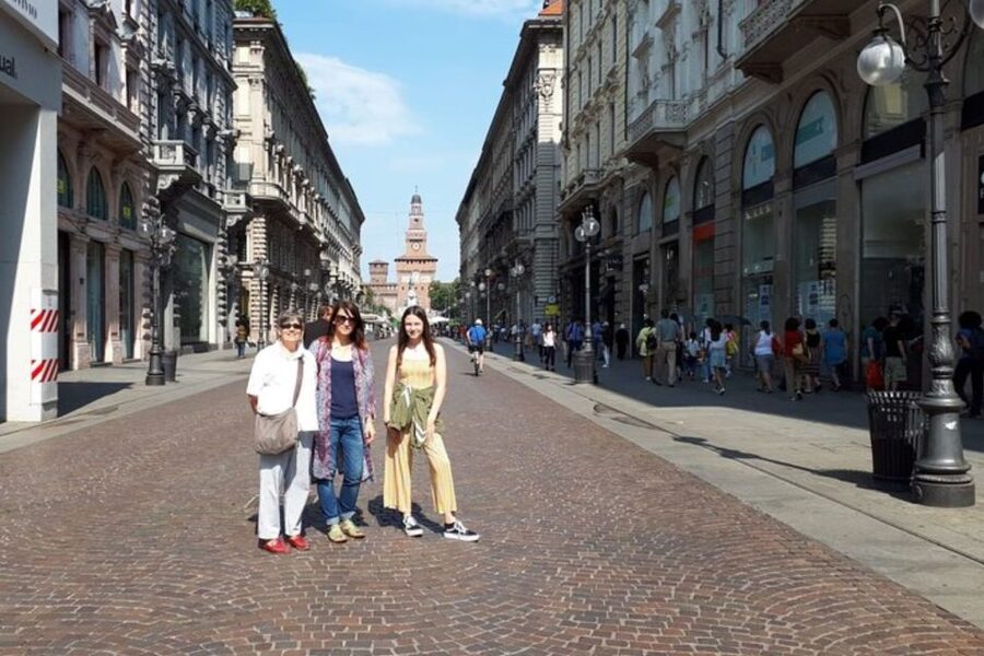 Milan: Private Custom Walking Tour With A Local Guide - Fashion Streets and Landmark Exteriors: How the Route Really Works