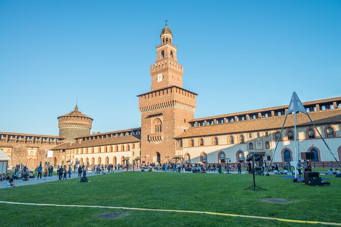 MILAN: Private Golf-Cart Tour - Piazza Affari and L.O.V.E.: when finance meets art