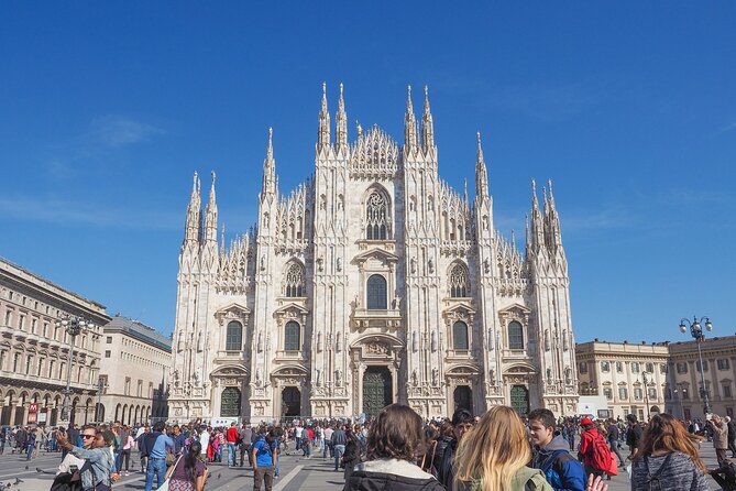 MILAN: Private Golf-Cart Tour - Piazza del Duomo: Gothic Duomo, Mercanti Square, and a short walk