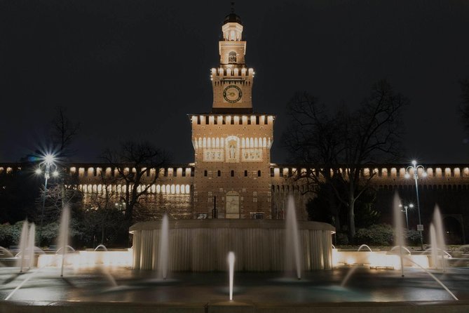 Milan private guided tour by night - Palazzo Mezzanotte, San Sepolcro, and La Scala square