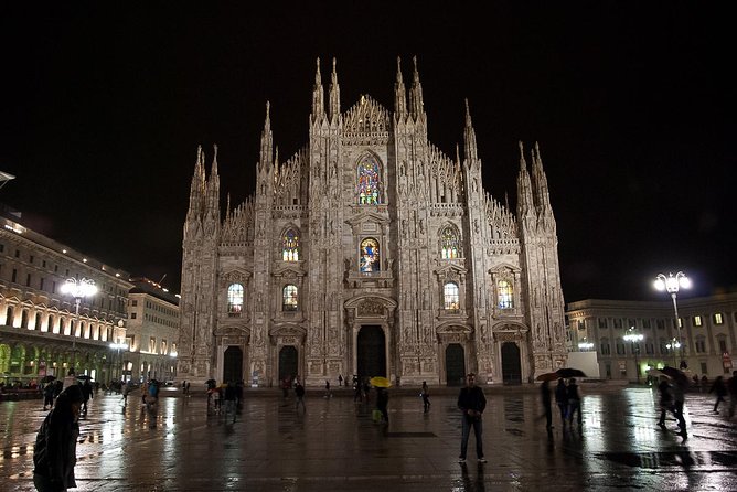 Milan private guided tour by night - Galleria Vittorio Emanuele II at night