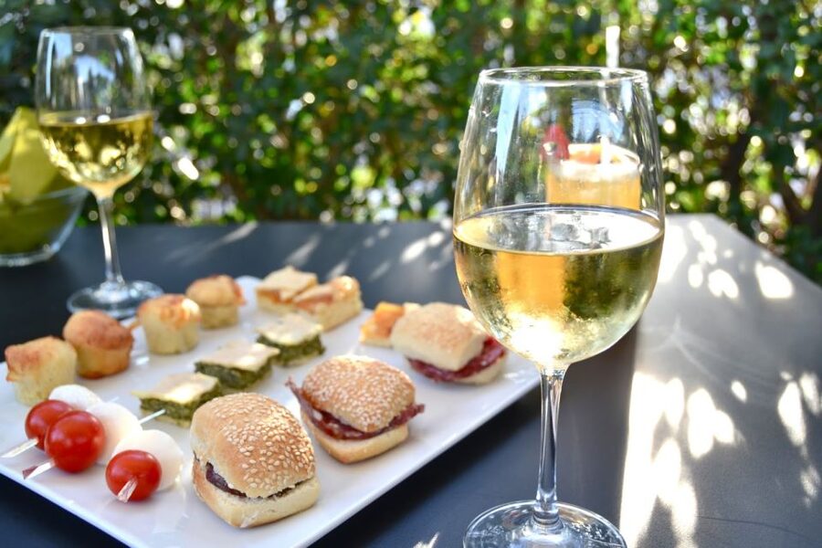 Milan: Private Guided Walking Tour with Aperitif - Should you book this Milan private guided walking tour with apéritif?