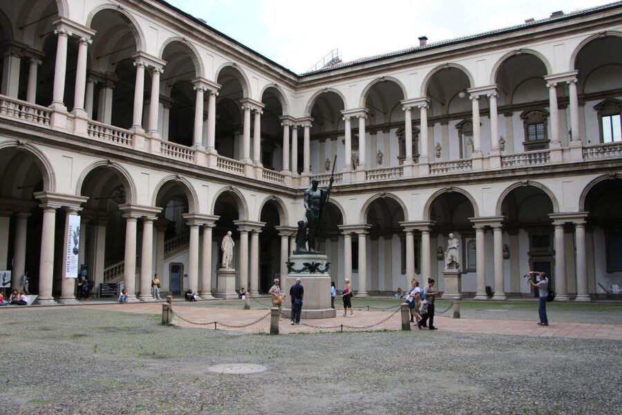 Milan: Private Sightseeing & Shopping Tour with a Local - Price and value: what $54 per person really buys