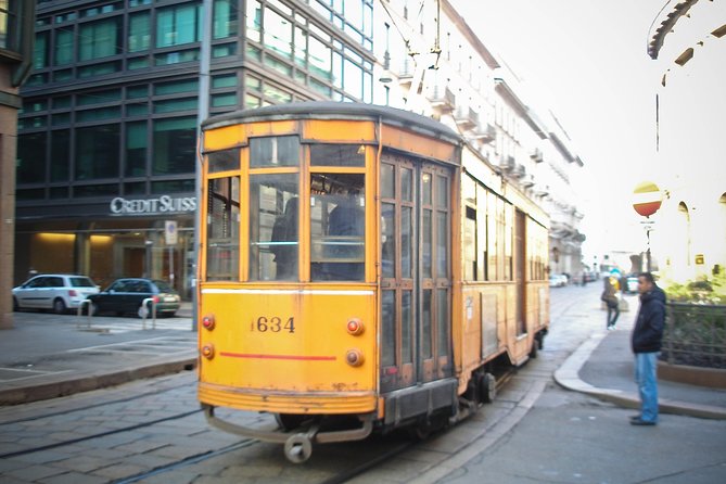 Milan Private Sightseeing Tour for Kids and Families with Local Guide - Meeting point, timing, and the walk you’ll feel