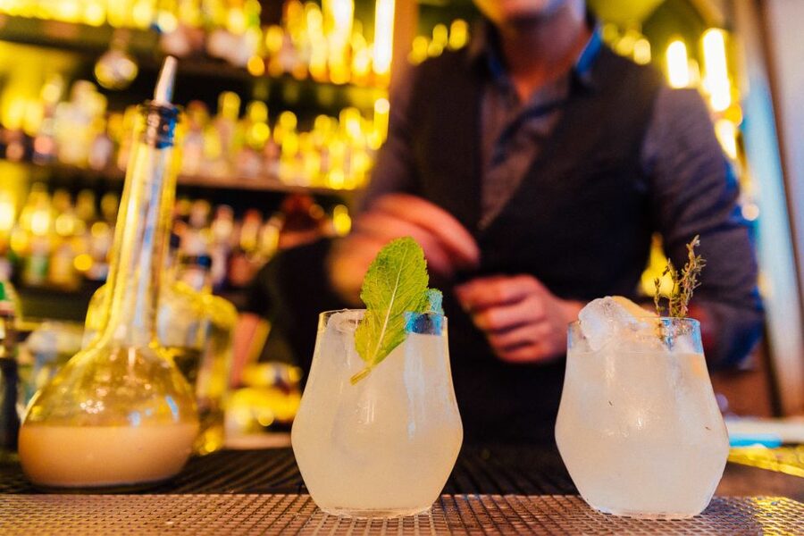 Milan: Private Tour with Drinks & Bites in Centro Storico - The “3 drinks, 3 bites” plan: what you’ll actually do