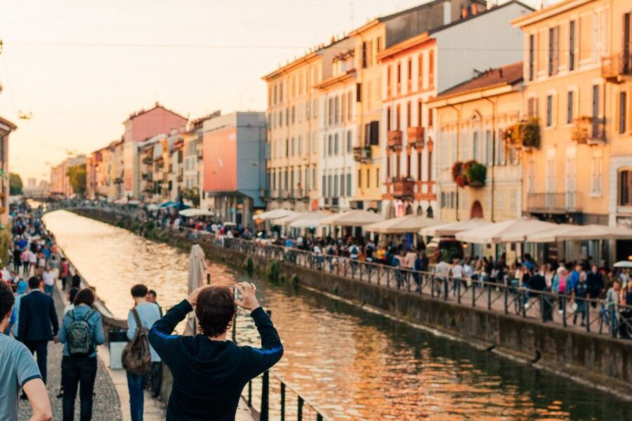 Milan: Private Tour with Drinks & Bites in Centro Storico - What the best guides do for your night
