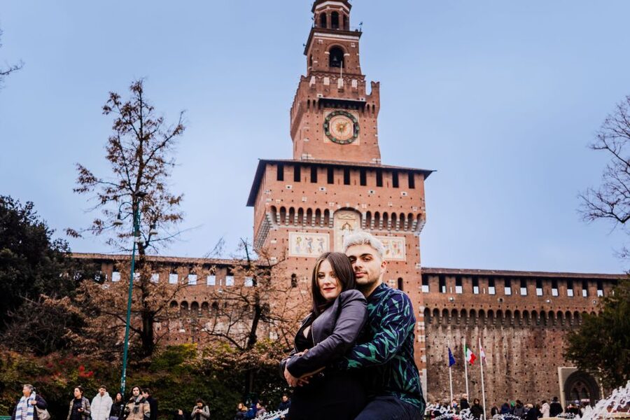 Milan: Professional Photoshoot Outside Sforza Castle - The 15–45 minute shoot flow: what actually happens