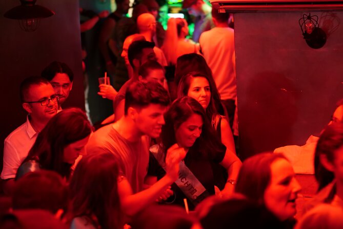 Milan Pub Crawl Party with Free Shots and Drink Deals by Riviera - Stop 1: Ostello Bello Milano Duomo and getting oriented fast
