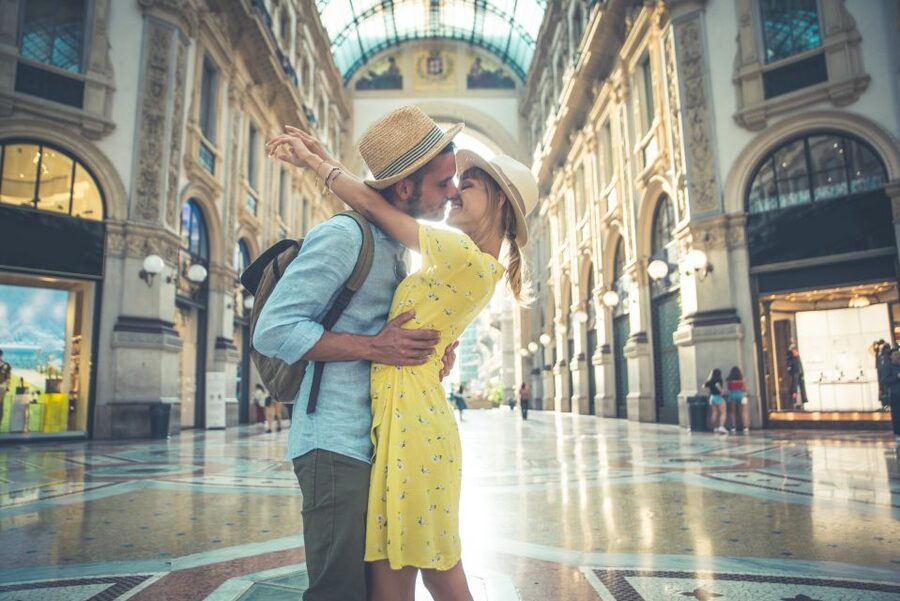 Milan: Romantic photoshoot for Couples - Romantic couple photos in Milan, minus the selfie chaos