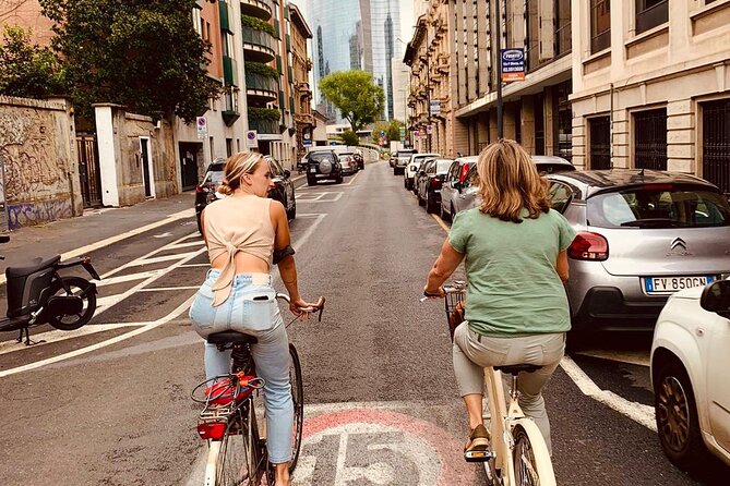Milan's Hidden Gems: Unique Bike Tour (ENG, NL) - The guide experience: safety, pacing, and names you might meet