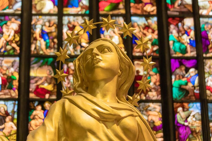 Milan: Scala Theater and Duomo Cathedral Guided Tour - The Stories That Make the Buildings Stick: Holy Nail and Zodiac Sundial