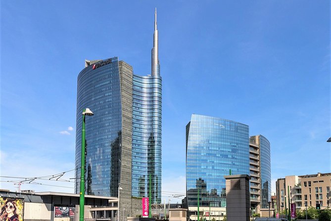 Milan Skyscrapers Guided Tour: Porta Nuova, Unicredit tower & Vertical Forest - Unicredit Tower: what to look for besides the height