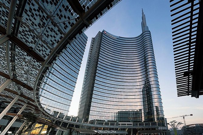 Milan Skyscrapers Guided Tour: Porta Nuova, Unicredit tower & Vertical Forest - Corso Como and Gae Aulenti Square: modern Milan, night-famous energy