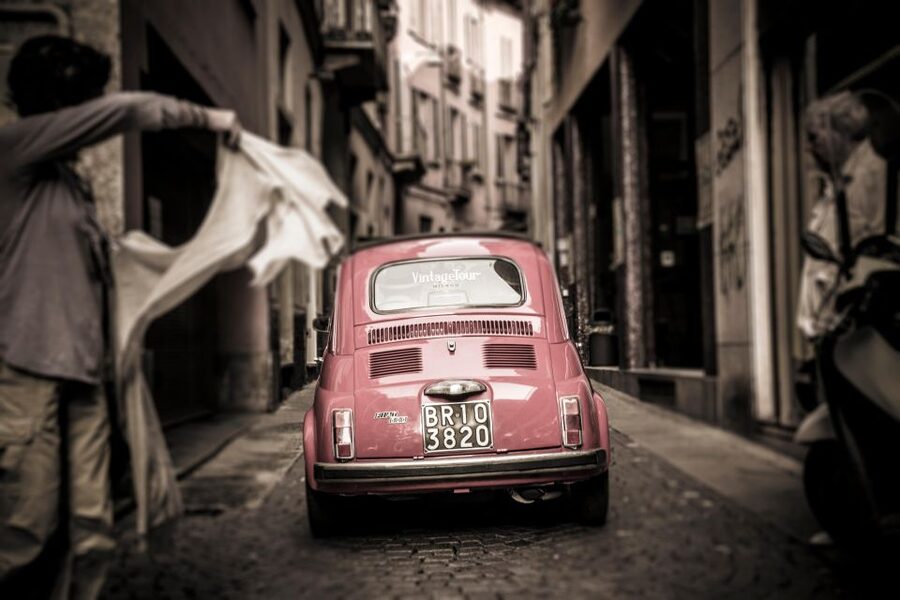Milan: Slow Tour by Vintage Red Fiat 500 (1 hour, 1 stop) - How the guide turns big sights into easy stories