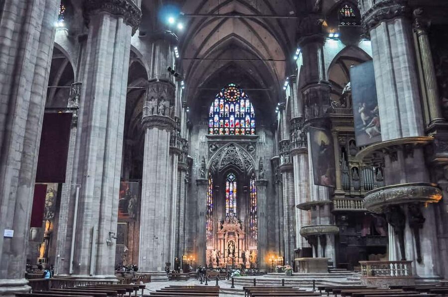 Milan Small Group: Duomo & Rooftop, Castle, Gelato Tasting - Group size, guides, and how the stories actually stick