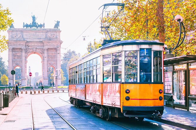 Milan : Small Group Tour Duomo and Terrazze - Duomo, terraces, and fashion stops: what the 2-hour plan really covers