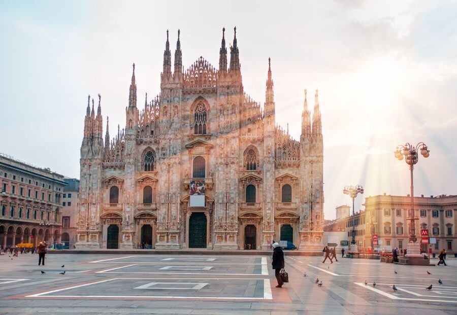 Milan: small group walking tour of the Duomo and city centre - Galleria Vittorio Emanuele II: The Glass Vault Moment