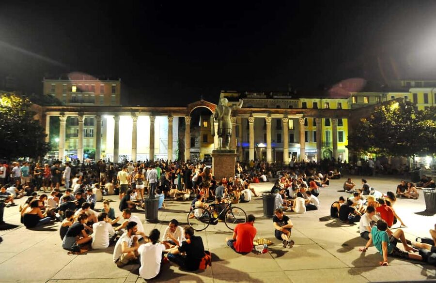 Milan Social Walk: Bars, Squares & Local Vibes - Meeting Point and Timing: What 160 Minutes Feels Like in Real Life