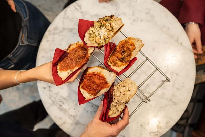 Milan: Sunset Navigli Food and Drinks Tour with a Local - Starting point on Piazza Ventiquattro Maggio (and how not to miss it)