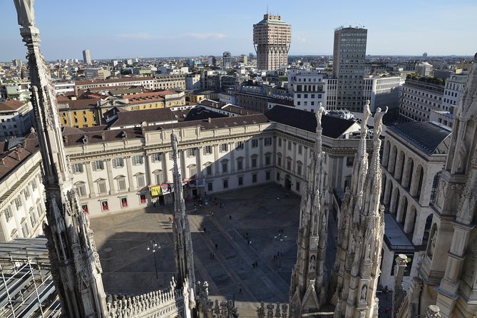 Milan Super Saver: Skip-the-line Duomo and Rooftop Tour - Licensed English guides: how the stories change what you see