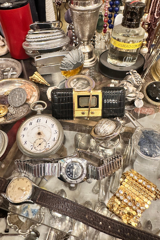 Milan: The Ultimate Vintage Shopping Guidebook - The Weekly Market Guide: When the Best Deals Show Up