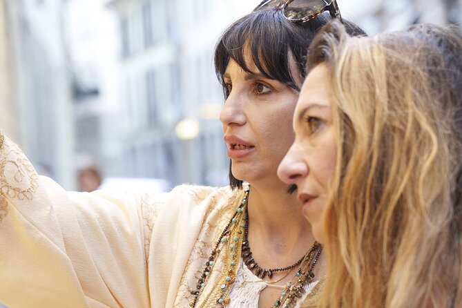 Milan Tour of the Milanese Streets with Personal Shopper - Meeting at Piazza San Babila: the start point that keeps you in the action