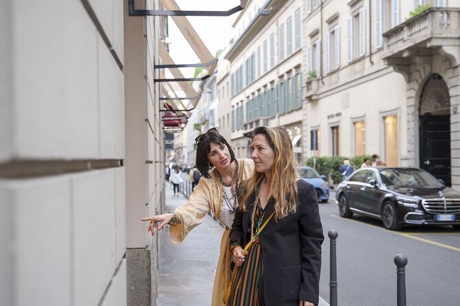 Milan Tour of the Milanese Streets with Personal Shopper - Via Monte Napoleone: prestigious windows with practical garment suggestions
