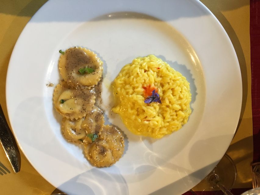 Milan: Traditional and Modern Food Tour - Meeting at Colonne di San Lorenzo: finding your guide fast