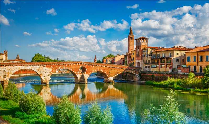 Milan: Verona Day Tour with a Lake Garda Cruise to Sirmione - A One-Day Verona Plus Sirmione Combo From Milan