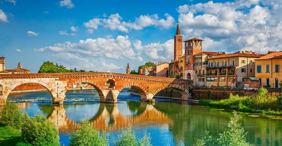 Milan: Verona Day Tour with a Lake Garda Cruise to Sirmione - Walking Verona: Arena, Juliet, and the Fast-Route to Old Town