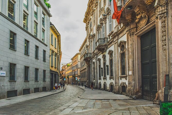 Milan Walking Tour: Explore Top Sights & Hidden Gems - Bottega Rossa: Milanese Food Stories Without a Restaurant Detour