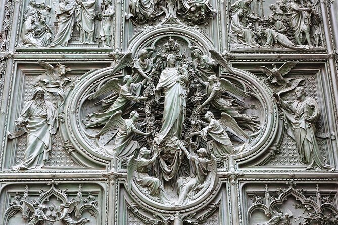 Milan Walking Tour with Audioguide on Your Smartphone - Galleria Vittorio Emanuele II: the shopping arcade with a brain