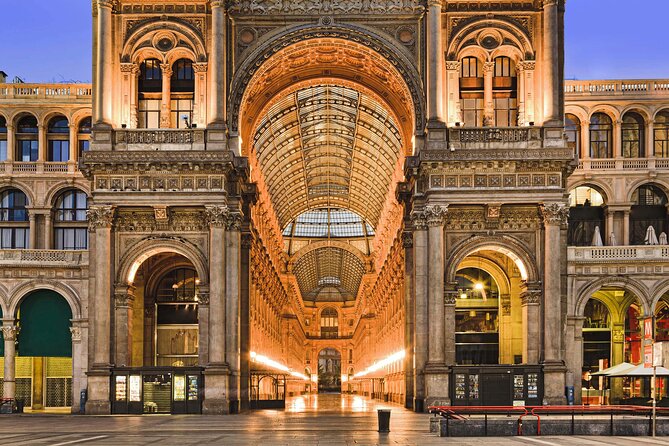 Milan Walking Tour with Audioguide on Your Smartphone - Piazza della Scala and Leonardo: art meets civic pride